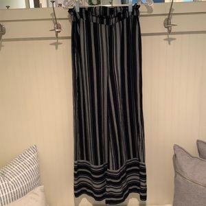 Size small American Eagle wide leg pants.